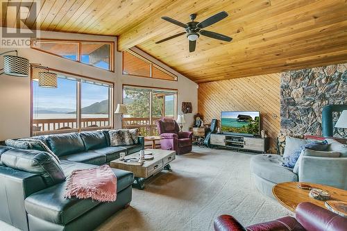 409 Shorts Road, Kelowna, BC - Indoor Photo Showing Living Room