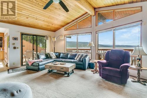 409 Shorts Road, Kelowna, BC - Indoor Photo Showing Living Room