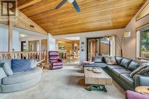 409 Shorts Road, Kelowna, BC - Indoor Photo Showing Living Room