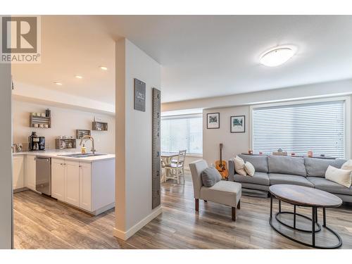 1458 Penticton Avenue Unit# 125, Penticton, BC - Indoor Photo Showing Living Room