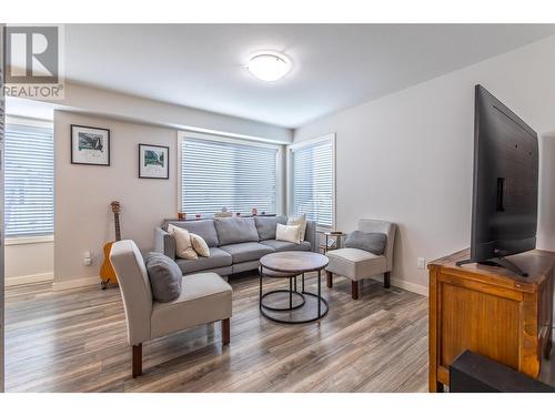 1458 Penticton Avenue Unit# 125, Penticton, BC - Indoor Photo Showing Living Room