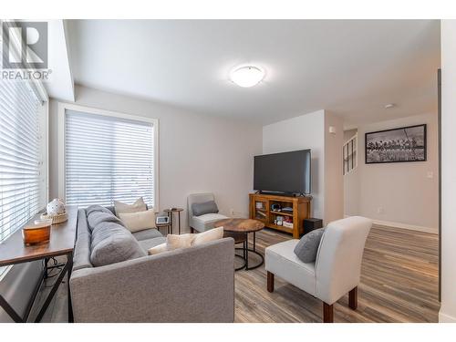 1458 Penticton Avenue Unit# 125, Penticton, BC - Indoor Photo Showing Living Room