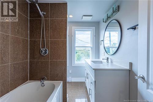 686 Bridge Street, Bathurst, NB - Indoor Photo Showing Bathroom