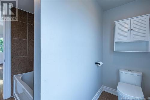 686 Bridge Street, Bathurst, NB - Indoor Photo Showing Bathroom