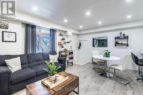 144 - 415 Jarvis Street, Toronto, ON - Indoor Photo Showing Living Room