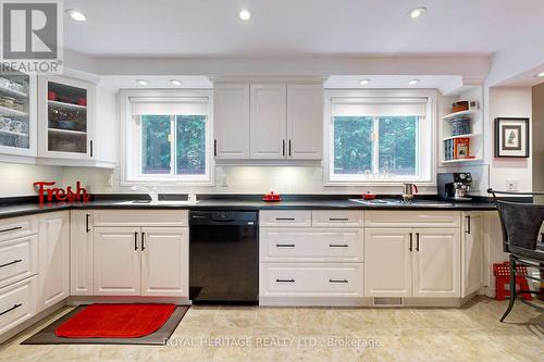 72 Lake Driveway W, Ajax, ON - Indoor Photo Showing Kitchen