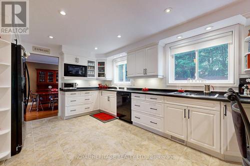 72 Lake Driveway W, Ajax, ON - Indoor Photo Showing Kitchen With Upgraded Kitchen