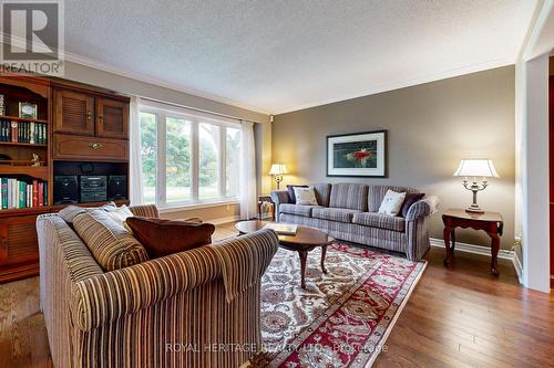 72 Lake Driveway W, Ajax, ON - Indoor Photo Showing Living Room