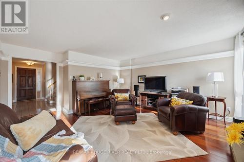 770 Greenbriar Drive, Oshawa (Eastdale), ON - Indoor Photo Showing Living Room