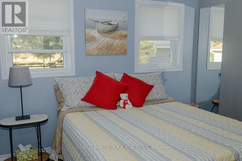 84 Driftwood Shores Road, Kawartha Lakes (Kirkfield), ON - Indoor Photo Showing Bedroom