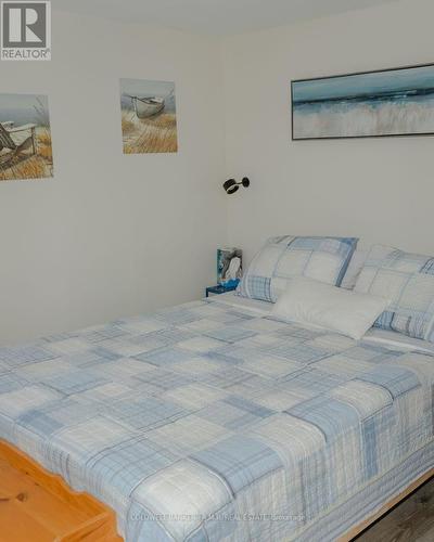 84 Driftwood Shores Road, Kawartha Lakes (Kirkfield), ON - Indoor Photo Showing Bedroom