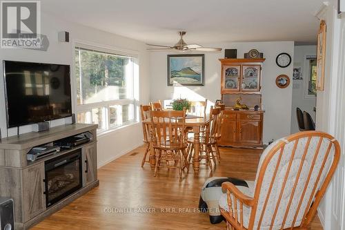 84 Driftwood Shores Road, Kawartha Lakes (Kirkfield), ON - Indoor Photo Showing Dining Room