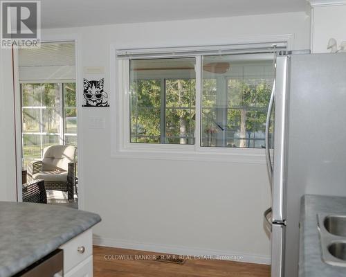 84 Driftwood Shores Road, Kawartha Lakes (Kirkfield), ON - Indoor Photo Showing Kitchen