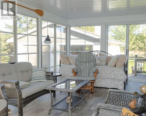 84 Driftwood Shores Road, Kawartha Lakes (Kirkfield), ON - Indoor Photo Showing Living Room