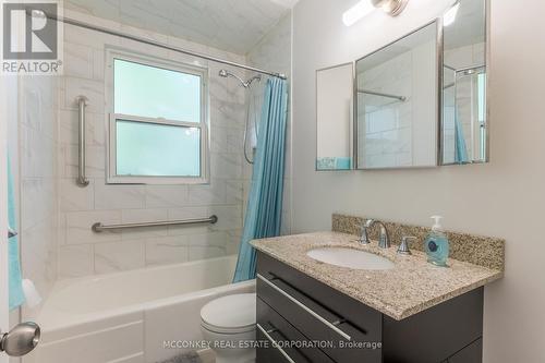 927 Donegal Street, Peterborough (Northcrest), ON - Indoor Photo Showing Bathroom