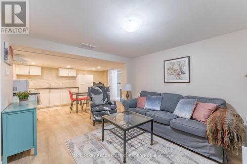 927 Donegal Street, Peterborough (Northcrest), ON - Indoor Photo Showing Living Room