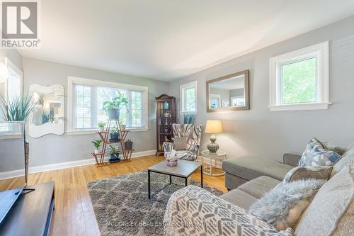 927 Donegal Street, Peterborough (Northcrest), ON - Indoor Photo Showing Living Room