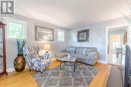 927 Donegal Street, Peterborough (Northcrest), ON - Indoor Photo Showing Living Room