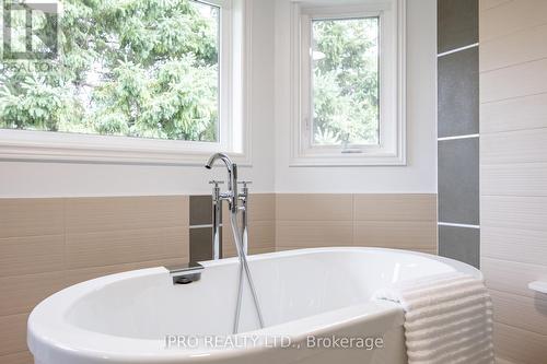 106 Hidden Trail Avenue, Richmond Hill, ON - Indoor Photo Showing Bathroom