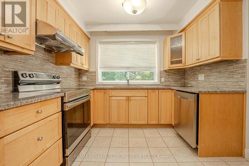 30 Drury Lane, Barrie, ON - Indoor Photo Showing Kitchen