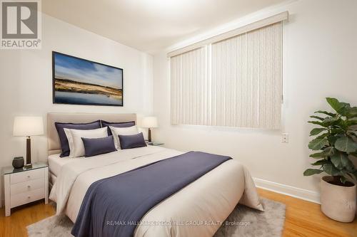 30 Drury Lane, Barrie, ON - Indoor Photo Showing Bedroom