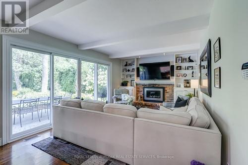 1331 Tyandaga Park Drive, Burlington (Tyandaga), ON - Indoor Photo Showing Living Room With Fireplace