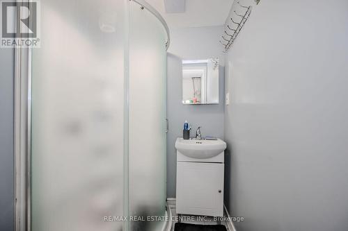 35 Briar Path, Brampton (Avondale), ON - Indoor Photo Showing Bathroom