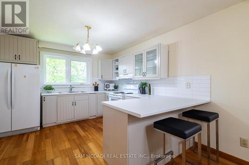 3532 Joan Drive, Mississauga (Fairview), ON - Indoor Photo Showing Kitchen