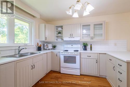 3532 Joan Drive, Mississauga, ON - Indoor Photo Showing Kitchen With Double Sink