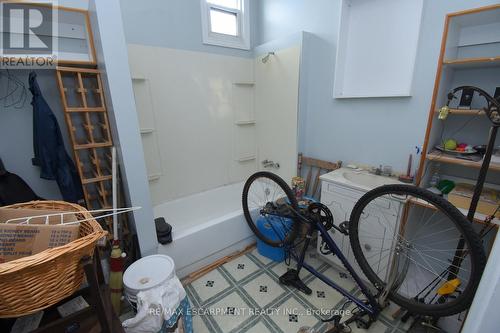 168 Macnab Street N, Hamilton (Central), ON - Indoor Photo Showing Bathroom