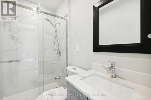 147 Garside Avenue S, Hamilton, ON - Indoor Photo Showing Bathroom