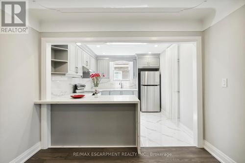 147 Garside Avenue S, Hamilton, ON - Indoor Photo Showing Kitchen