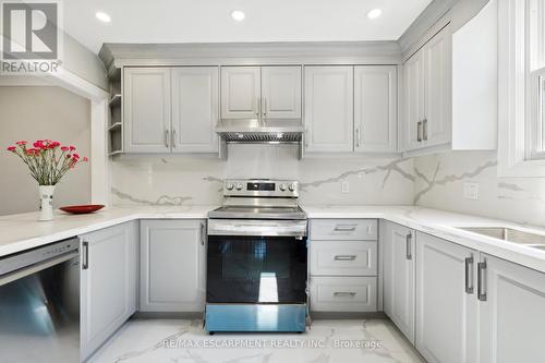 147 Garside Avenue S, Hamilton (Bartonville), ON - Indoor Photo Showing Kitchen With Upgraded Kitchen