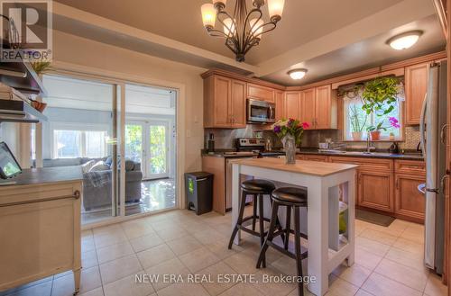 127 Nash Road S, Hamilton (Greenford), ON - Indoor Photo Showing Kitchen