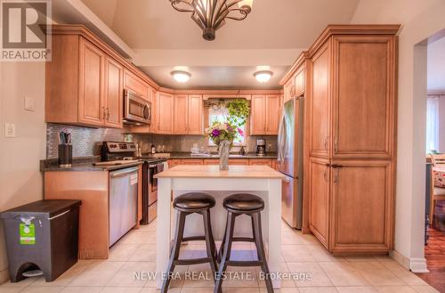 127 Nash Road S, Hamilton, ON - Indoor Photo Showing Kitchen