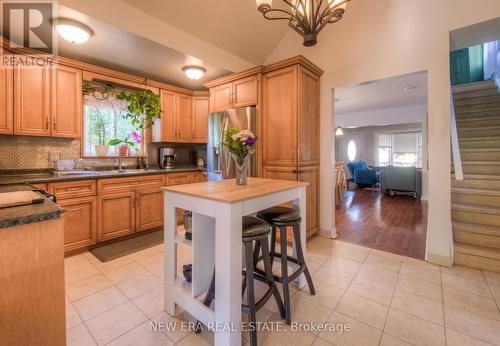 127 Nash Road S, Hamilton (Greenford), ON - Indoor Photo Showing Kitchen With Double Sink