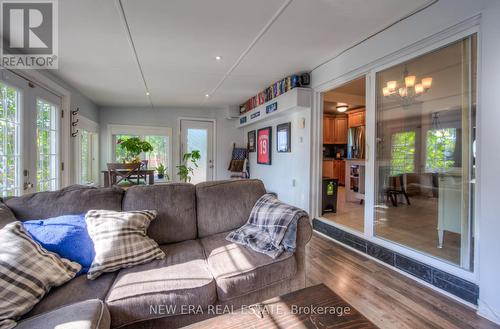 127 Nash Road S, Hamilton (Greenford), ON - Indoor Photo Showing Living Room