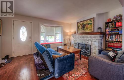 127 Nash Road S, Hamilton, ON - Indoor Photo Showing Living Room With Fireplace