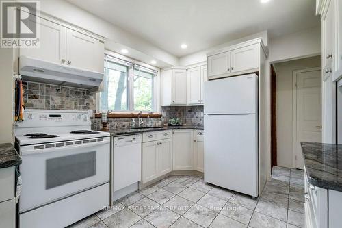 164 Dundas Street E, Hamilton (Waterdown), ON - Indoor Photo Showing Kitchen