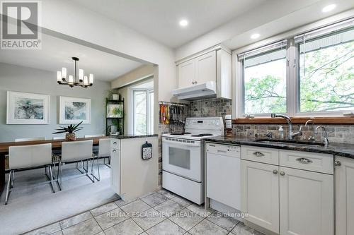 164 Dundas Street E, Hamilton (Waterdown), ON - Indoor Photo Showing Kitchen