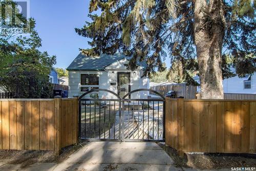 1429 G Avenue N, Saskatoon, SK - Outdoor