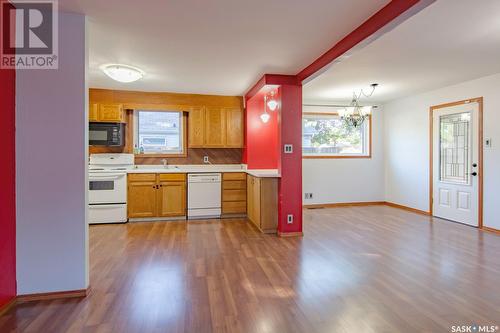 1429 G Avenue N, Saskatoon, SK - Indoor Photo Showing Kitchen