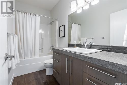 803 Paton Avenue, Saskatoon, SK - Indoor Photo Showing Bathroom