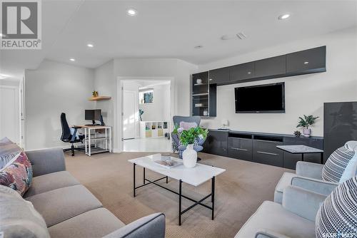 803 Paton Avenue, Saskatoon, SK - Indoor Photo Showing Living Room