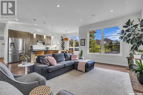 803 Paton Avenue, Saskatoon, SK - Indoor Photo Showing Living Room