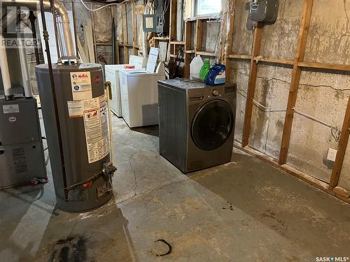 10 Fisher Street, Regina, SK - Indoor Photo Showing Laundry Room