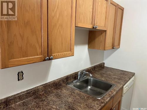 10 Fisher Street, Regina, SK - Indoor Photo Showing Kitchen