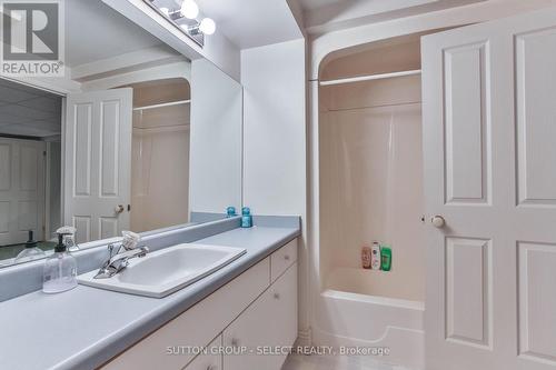 23 - 1200 Riverside Drive, London, ON - Indoor Photo Showing Bathroom