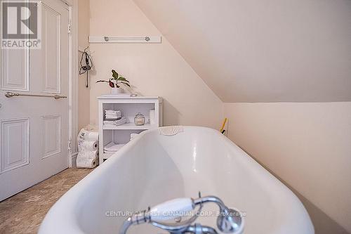 476 Colborne Street, London, ON - Indoor Photo Showing Bathroom