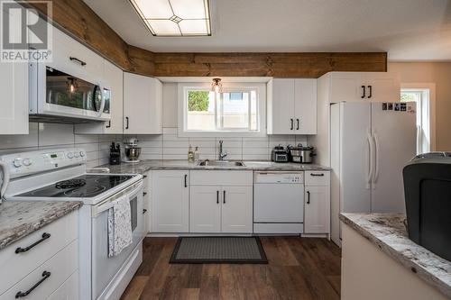 950 Burden Street, Prince George, BC - Indoor Photo Showing Kitchen